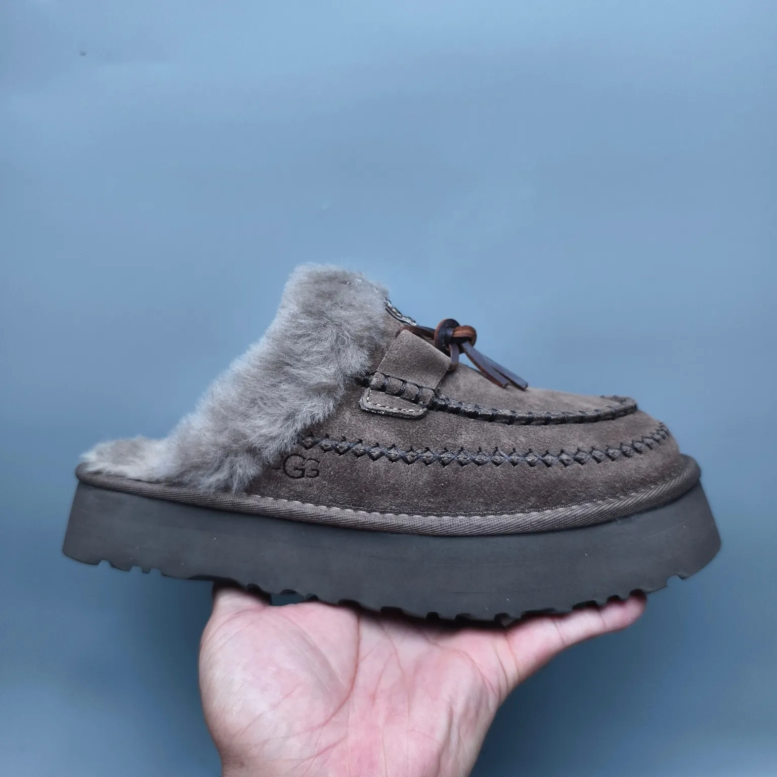 💰480 UGG sheepskin all-in-one snow boots 8260 lace-up thick-soled casual slippers Color: Maroon Antelope Brown Matching code: 35-40